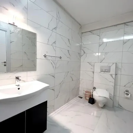 Отель With Private Pool In Touch With Nature